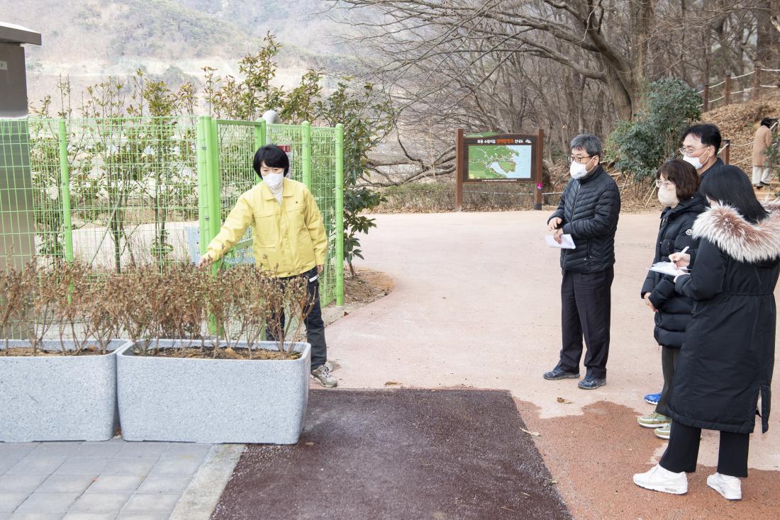 20220209_땅뫼산 공중화장실 조성 사업 현장 방문_4.jpg