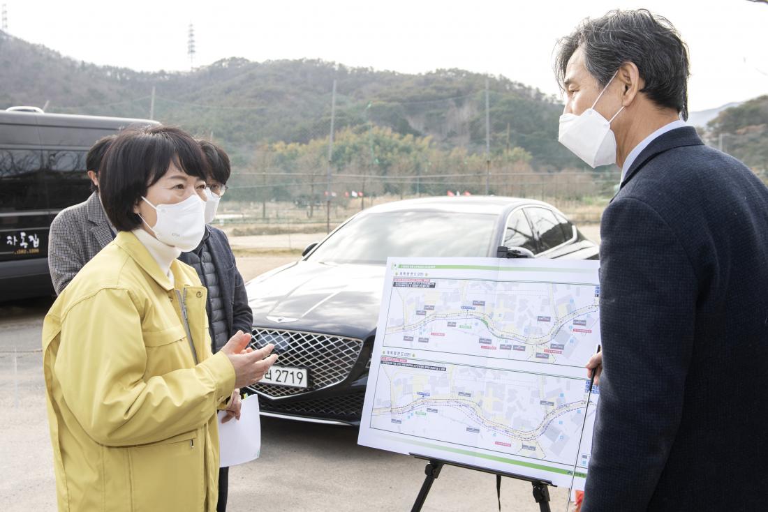 20220209_오륜동회관 일원 도로확장공사 방문_4.jpg