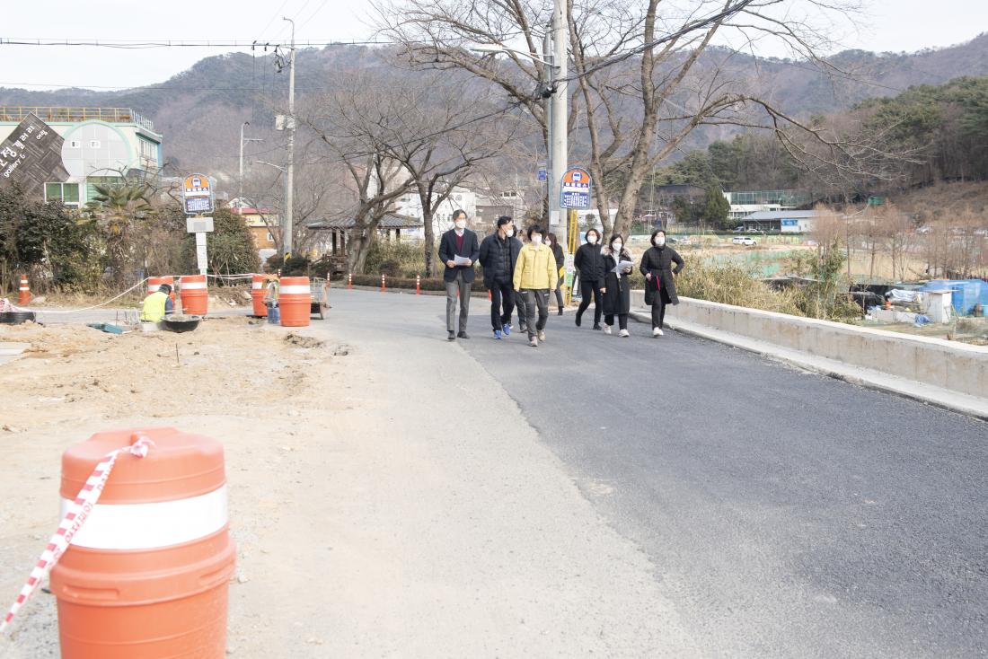 20220209_오륜동회관 일원 도로확장공사 방문_9.jpg