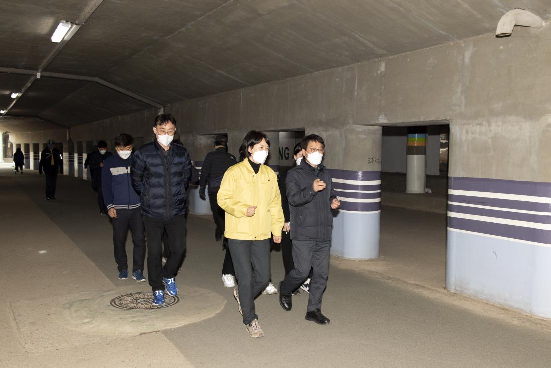 20220211_온천천 진출입 원격제어 시스템 구축 및 재난감시용 CCTV 설치 사업 현장 방문_11.jpg