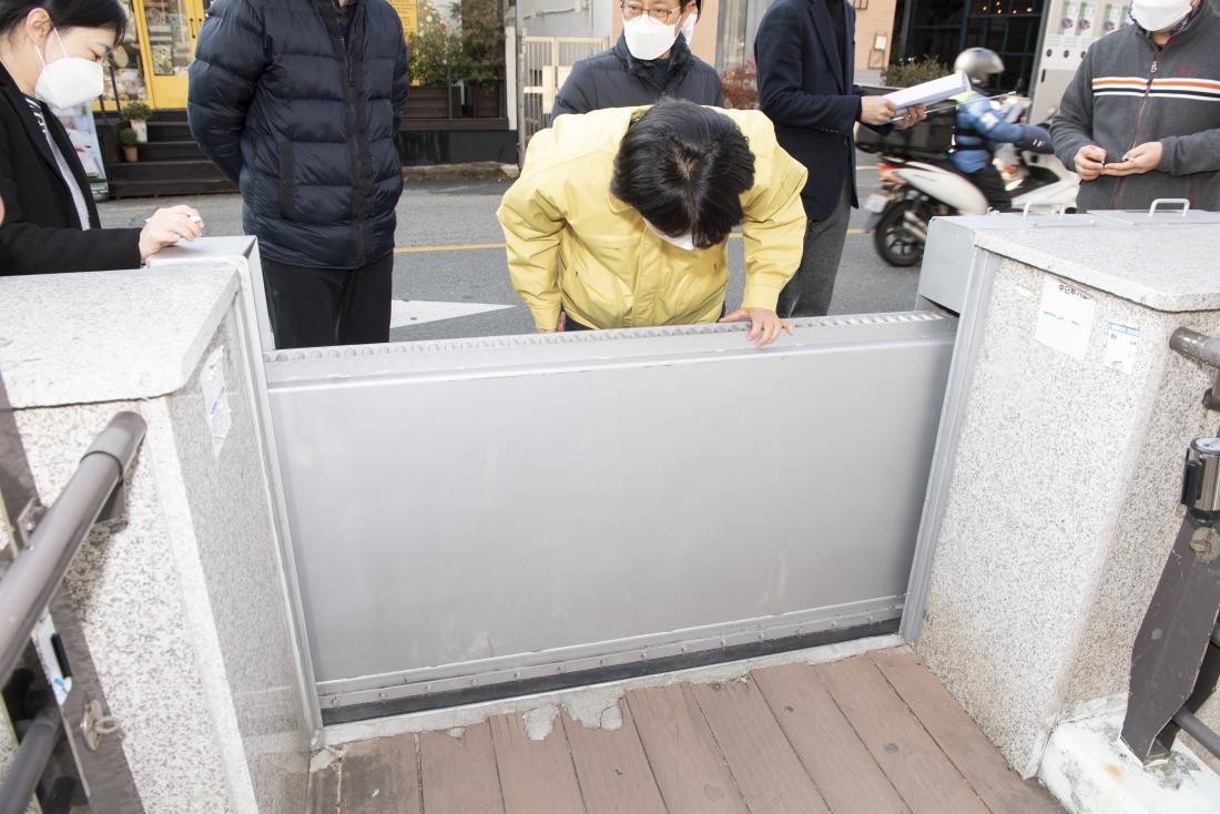 20220211_온천천 진출입 원격제어 시스템 구축 및 재난감시용 CCTV 설치 사업 현장 방문_17.jpg