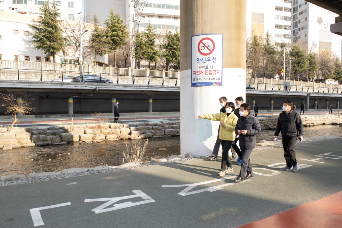 20220211_온천천 홍수방재게이트 설치사업 현장 방문_9.jpg
