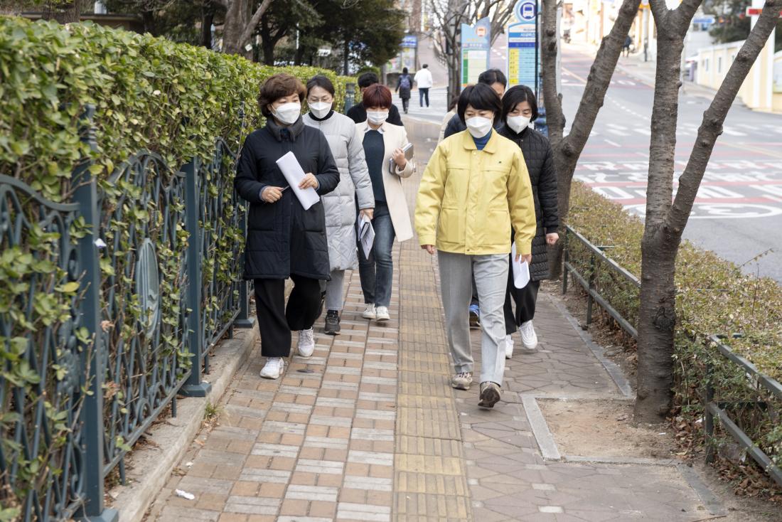 20220214_구서초등학교 일원 도로 정비 및 디자인 개선사업 현장 방문_9.jpg
