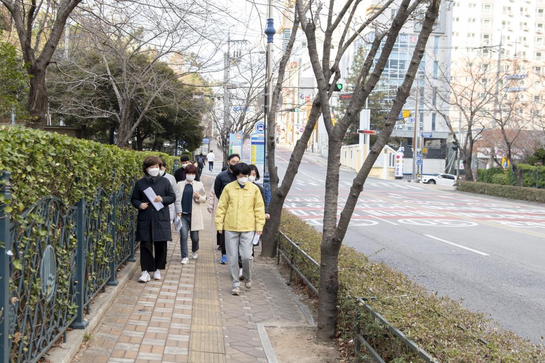 20220214_구서초등학교 일원 도로 정비 및 디자인 개선사업 현장 방문_10.jpg
