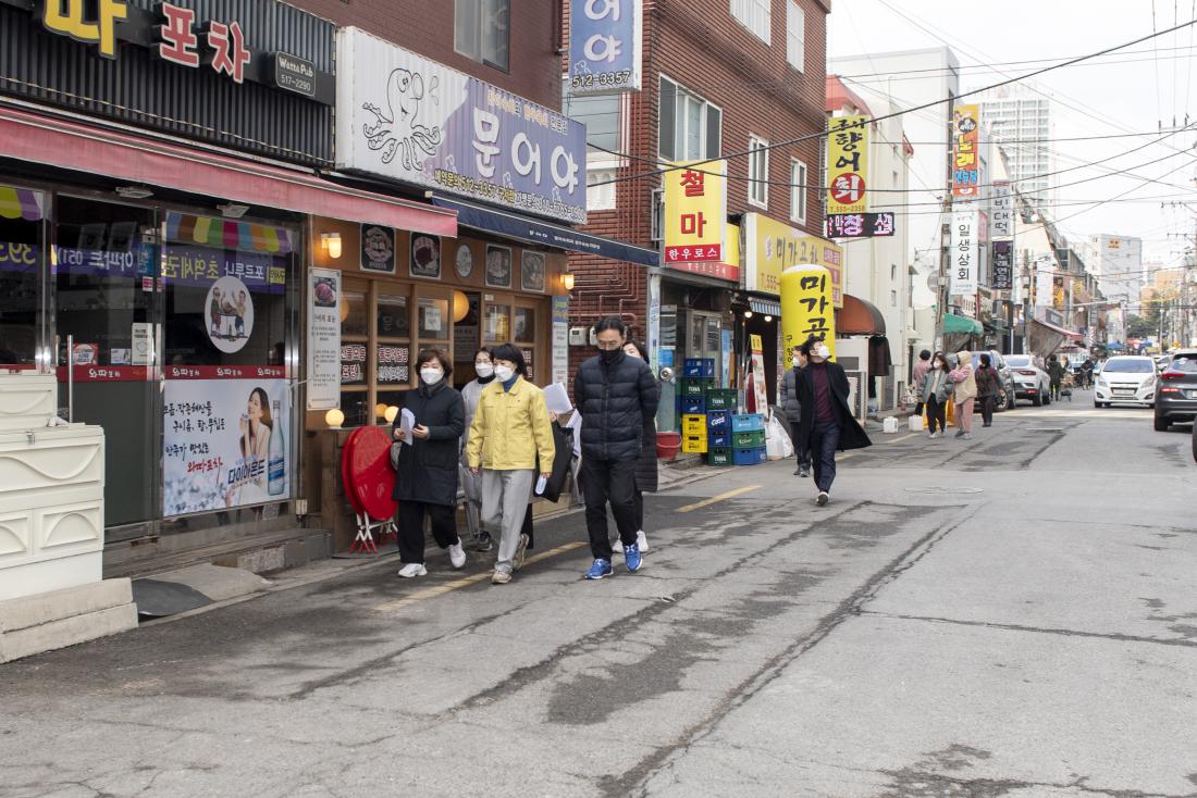 20220214_구서역 일원 보행장 우선도로 조성사업 현장 방문_5.jpg