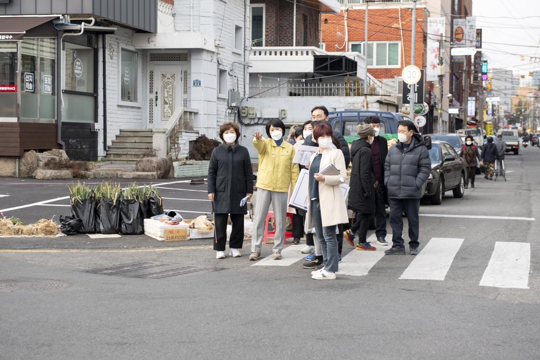 20220214_구서역 일원 보행장 우선도로 조성사업 현장 방문_6.jpg
