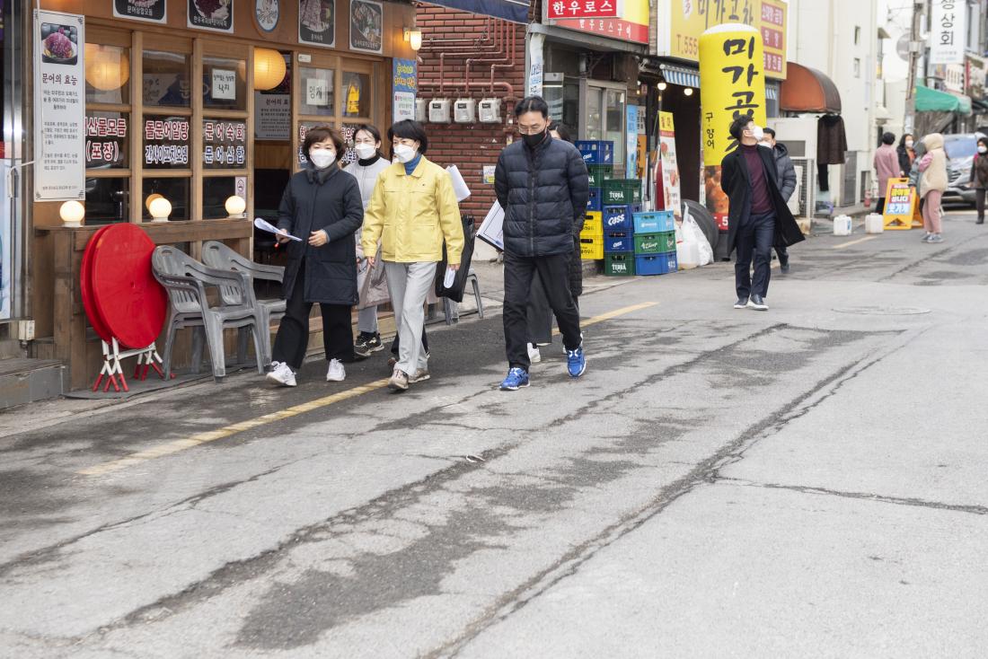 20220214_구서역 일원 보행장 우선도로 조성사업 현장 방문_4.jpg