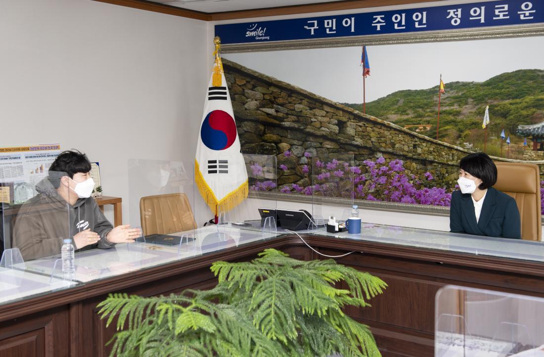 20220228_유공 구민 표창장 수여_5.jpg
