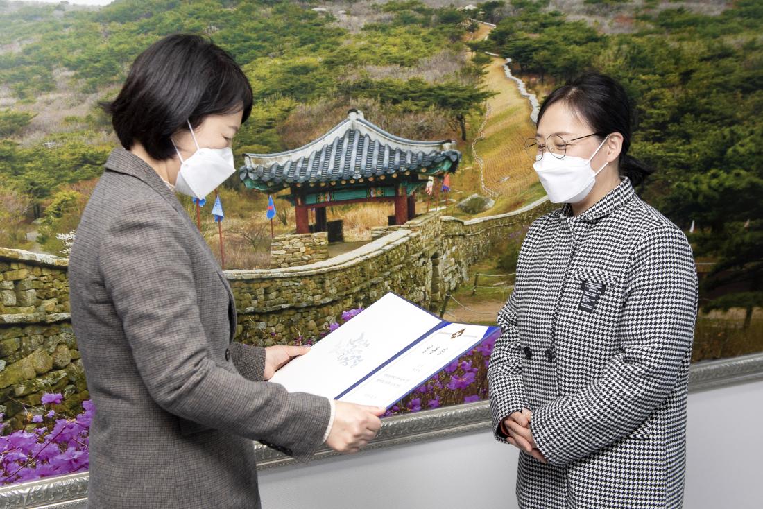 20220303_구청어린이집 보육교사 임기제 신규 임용장 수여_14.jpg