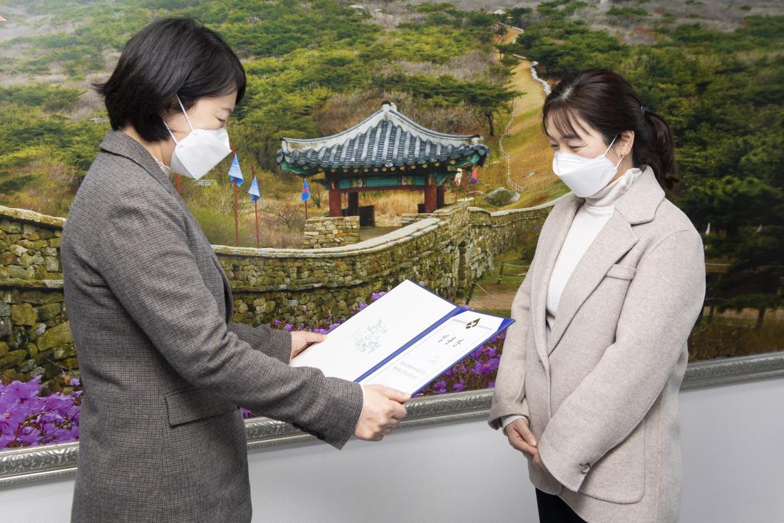 20220303_구청어린이집 보육교사 임기제 신규 임용장 수여_3.jpg