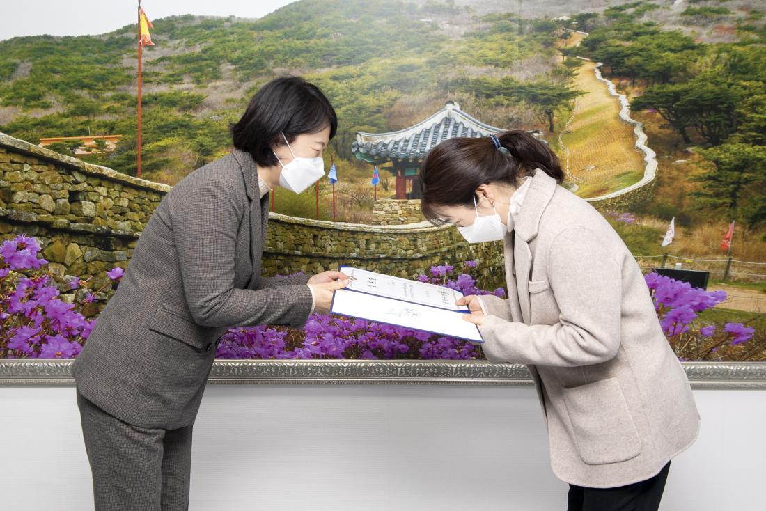 20220303_구청어린이집 보육교사 임기제 신규 임용장 수여_4.jpg