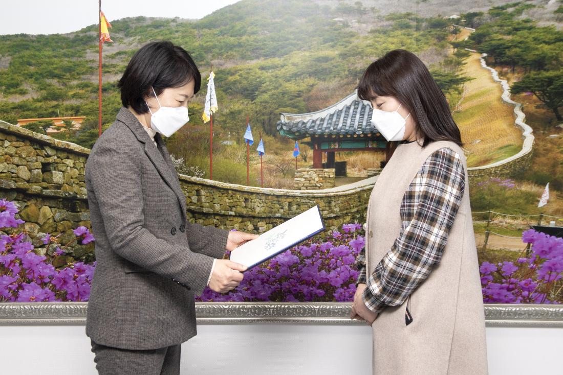 20220303_구청어린이집 보육교사 임기제 신규 임용장 수여_7.jpg