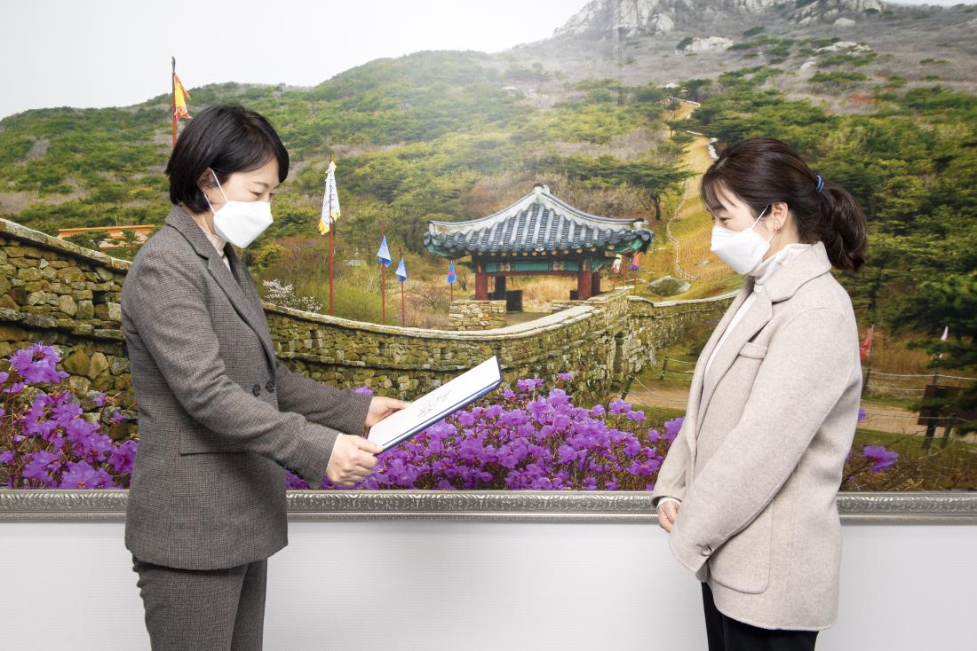 20220303_구청어린이집 보육교사 임기제 신규 임용장 수여_2.jpg