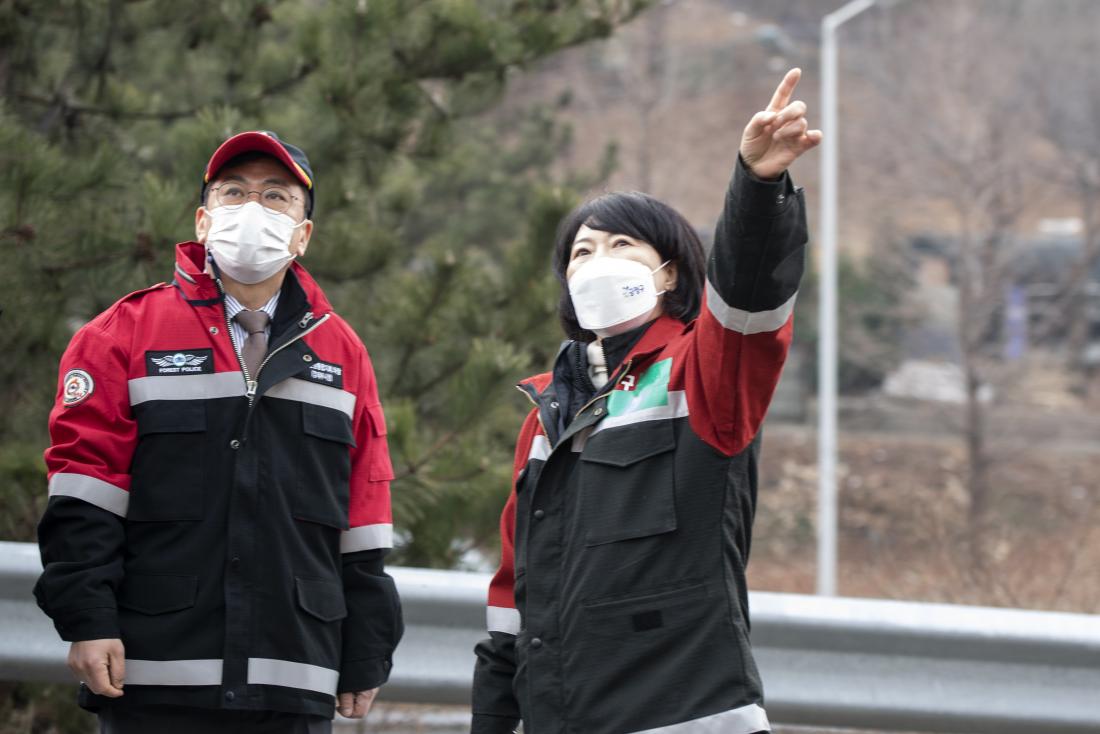 20220307_아홉산 산불 진압_11.jpg