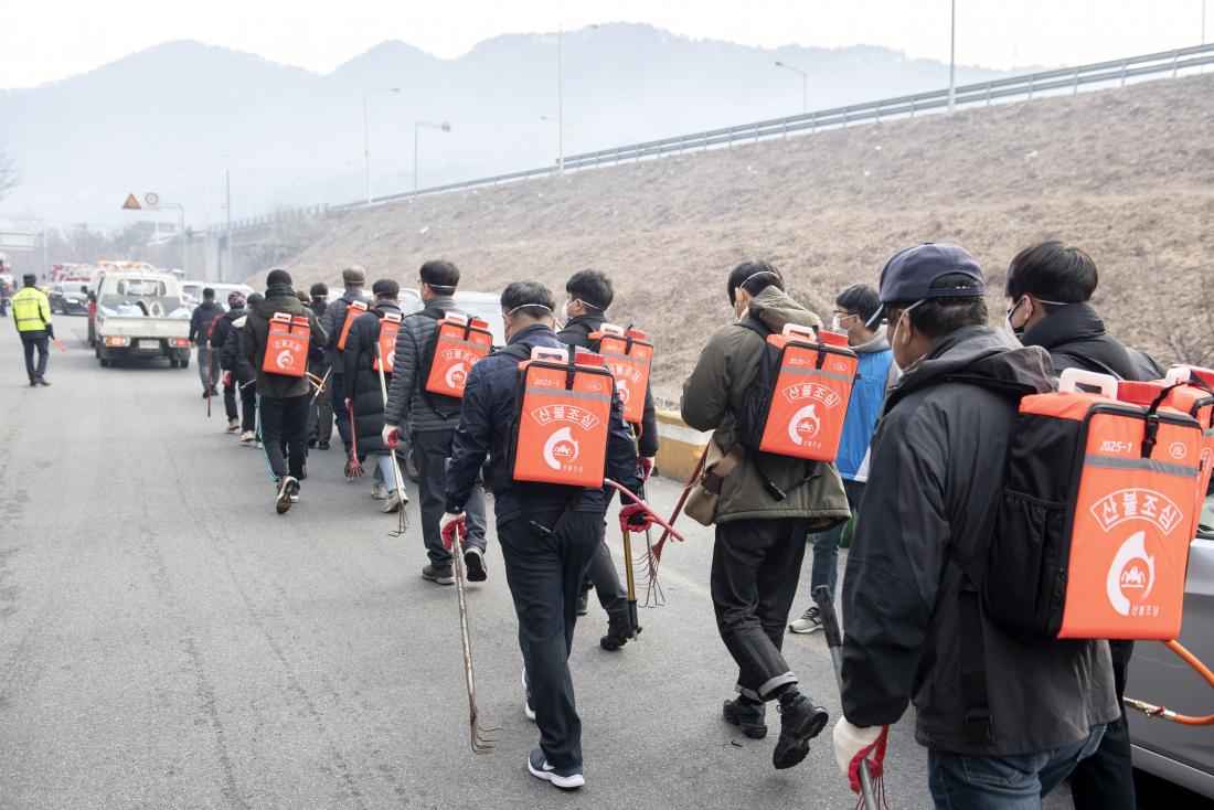 20220307_아홉산 산불 진압_26.jpg