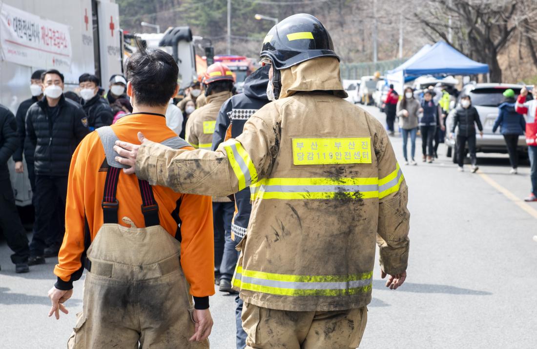 20220307_아홉산 산불 진압_56.jpg