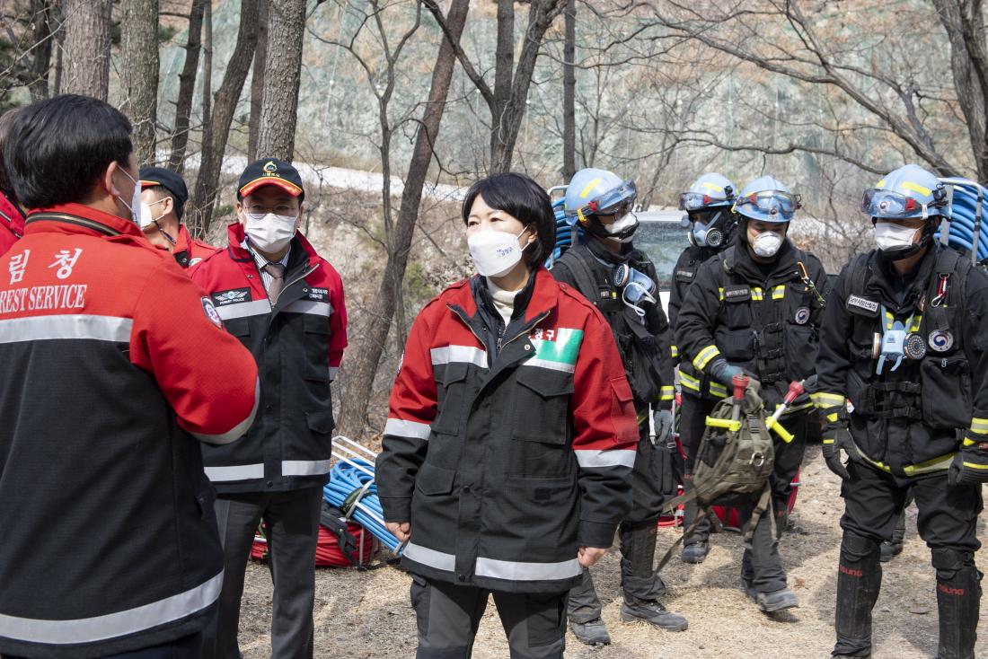 20220307_아홉산 산불 진압_33.jpg