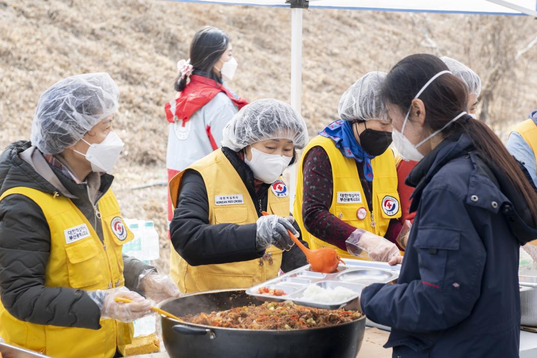 20220307_아홉산 산불 진압_38.jpg