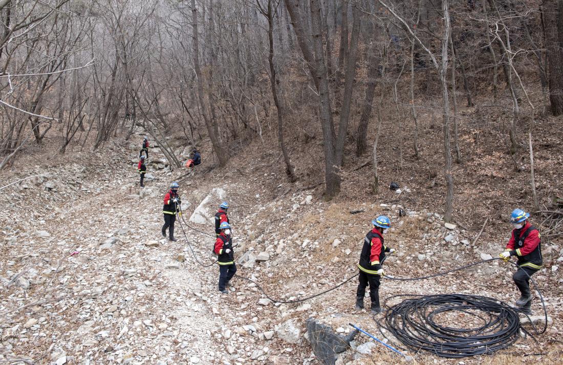 20220307_아홉산 산불 진압_48.jpg