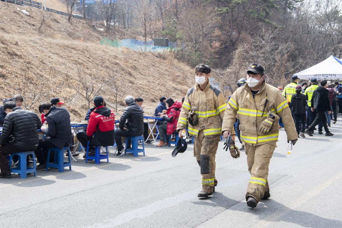 20220307_아홉산 산불 진압_57.jpg