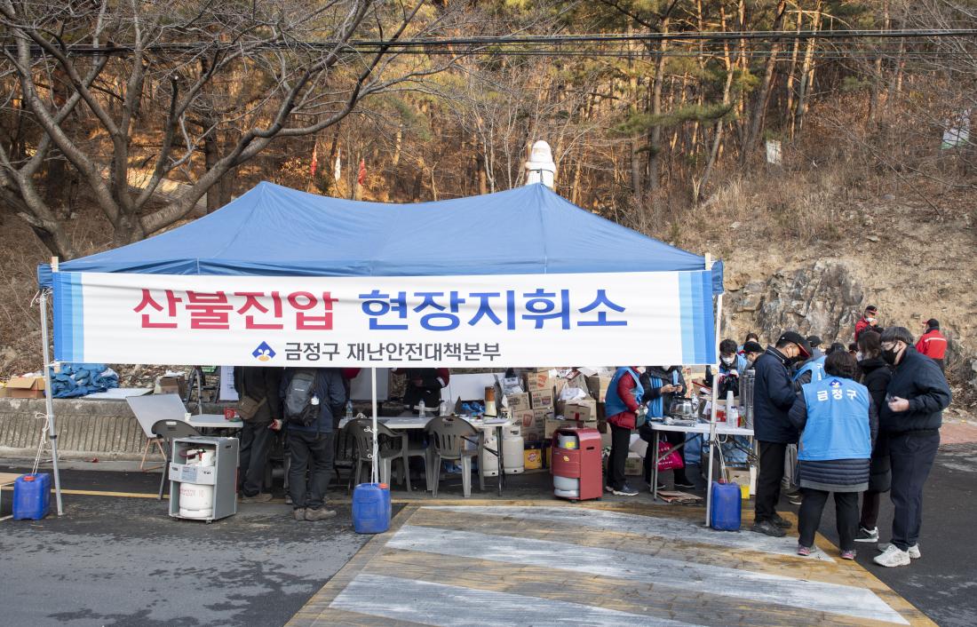 20220308_아홉산 산불 진압_20.jpg
