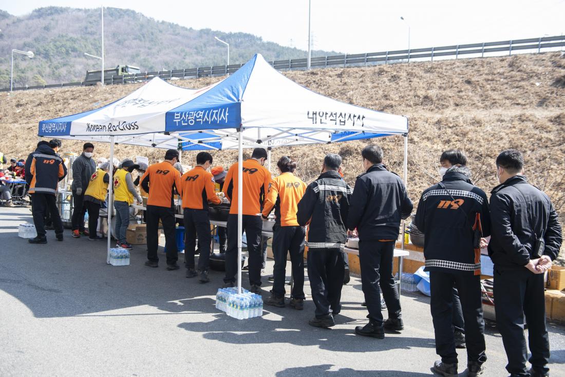 20220308_아홉산 산불 진압_30.jpg