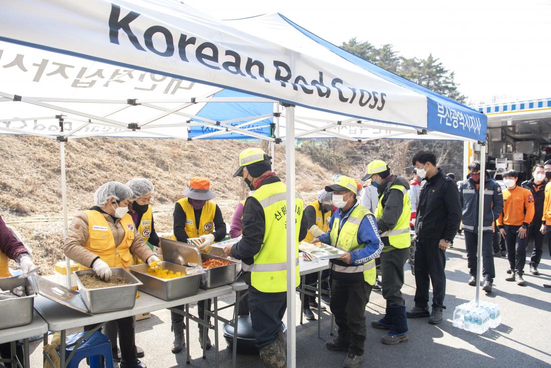 20220308_아홉산 산불 진압_26.jpg