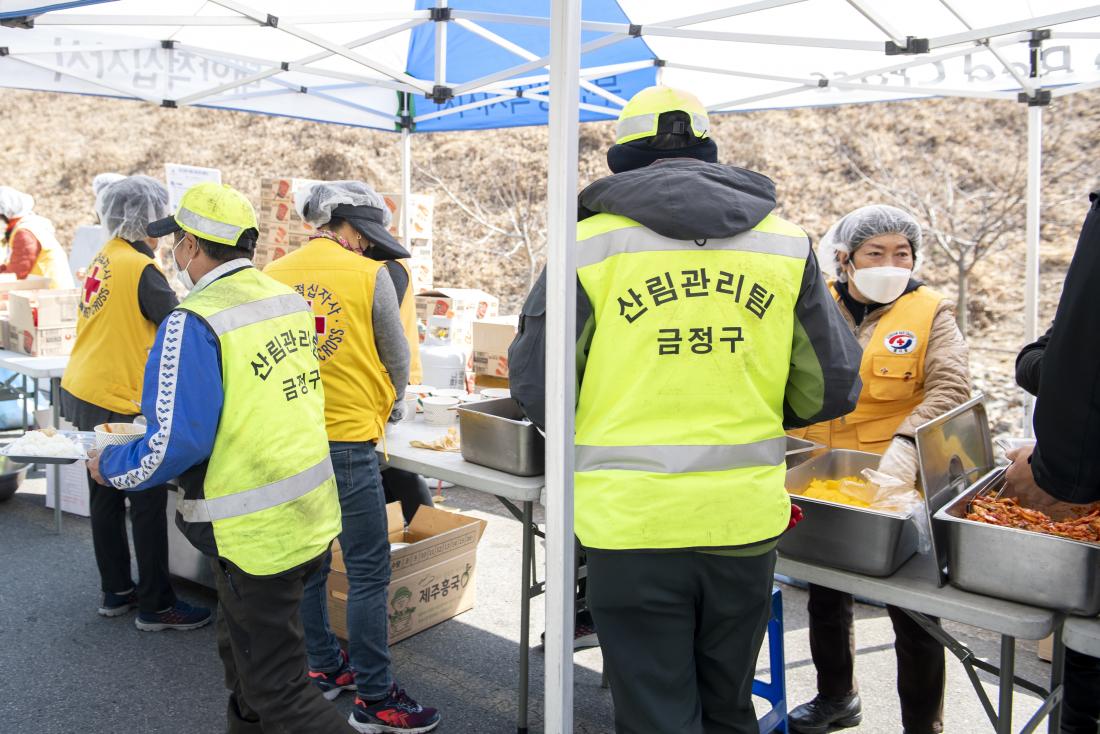 20220308_아홉산 산불 진압_29.jpg