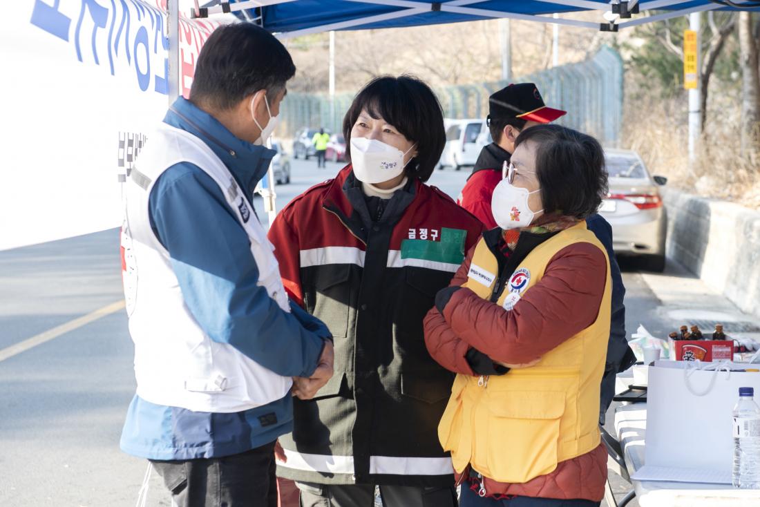 20220308_아홉산 산불 진압_10.jpg