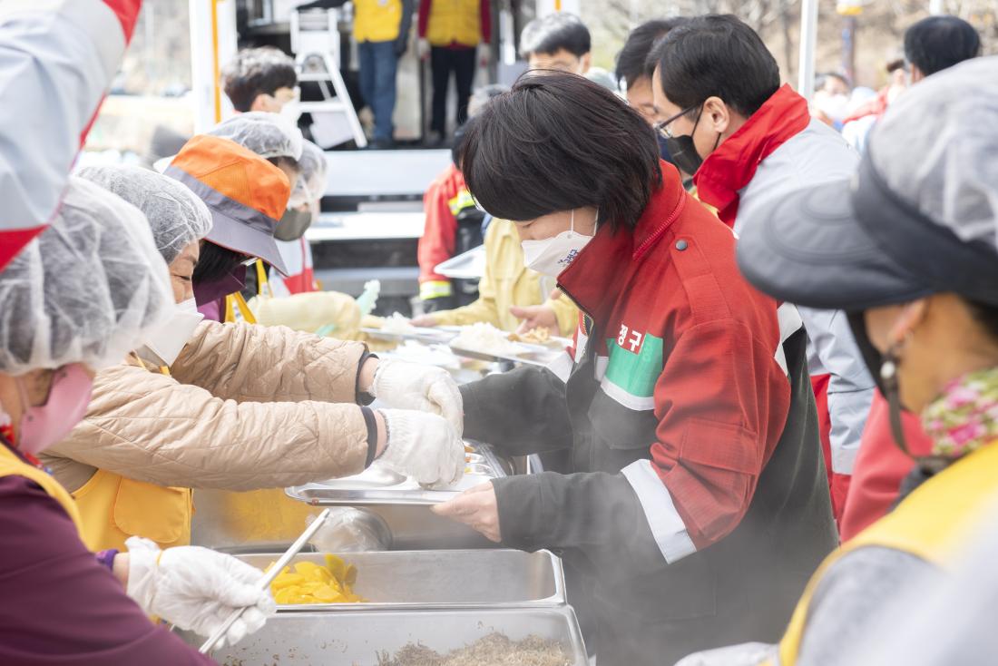 20220308_아홉산 산불 진압_33.jpg