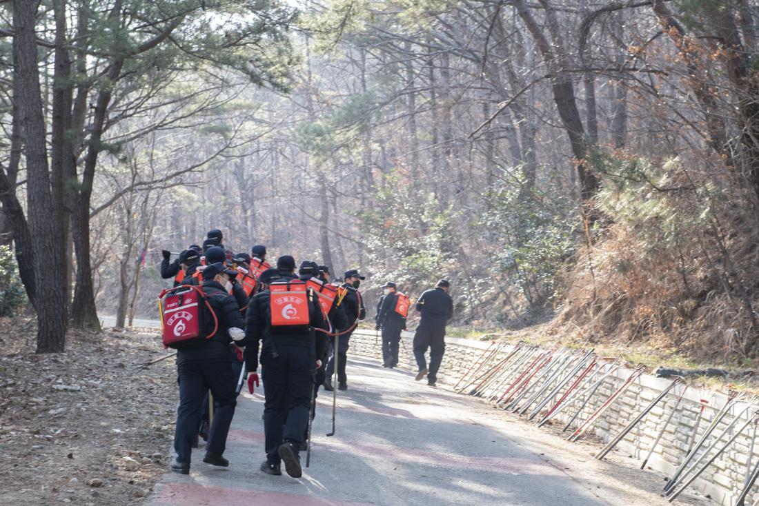 20220308_아홉산 산불 진압_42.jpg