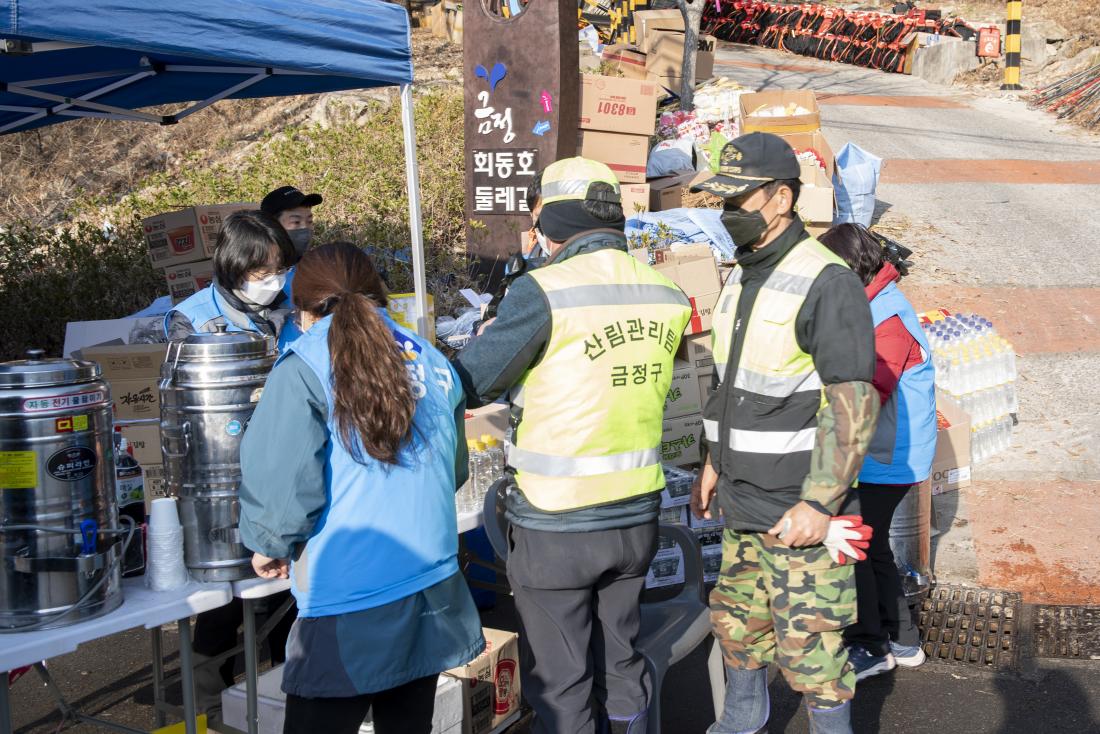 20220308_아홉산 산불 진압_50.jpg