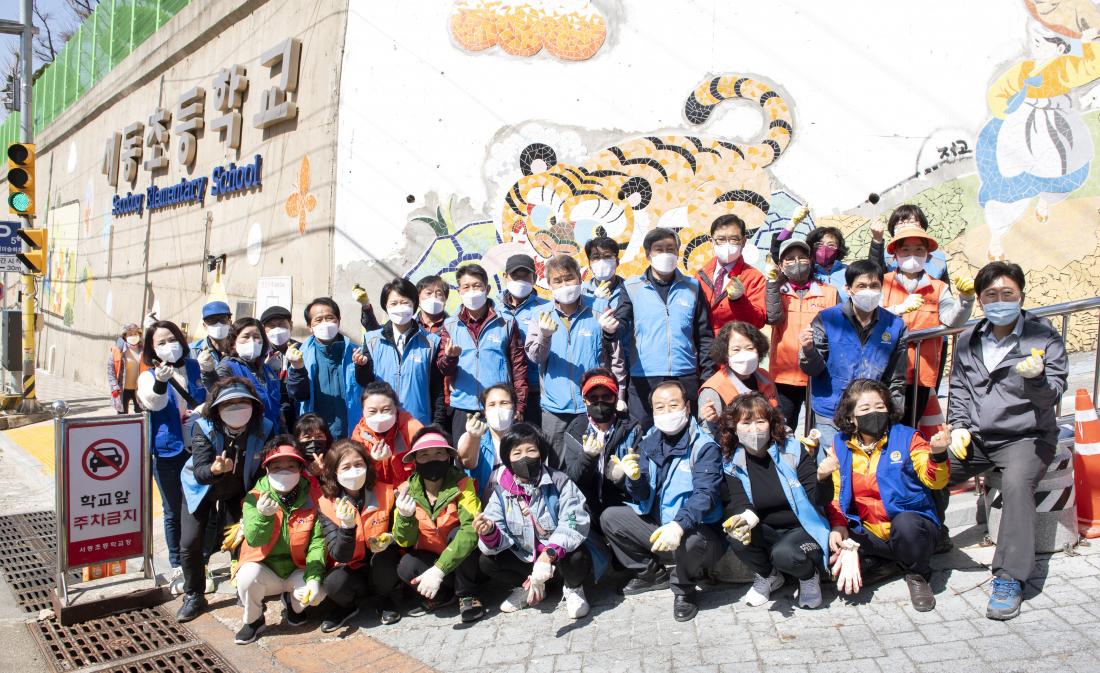 20220329_서동초등학교 타일벽화 작업_16.jpg