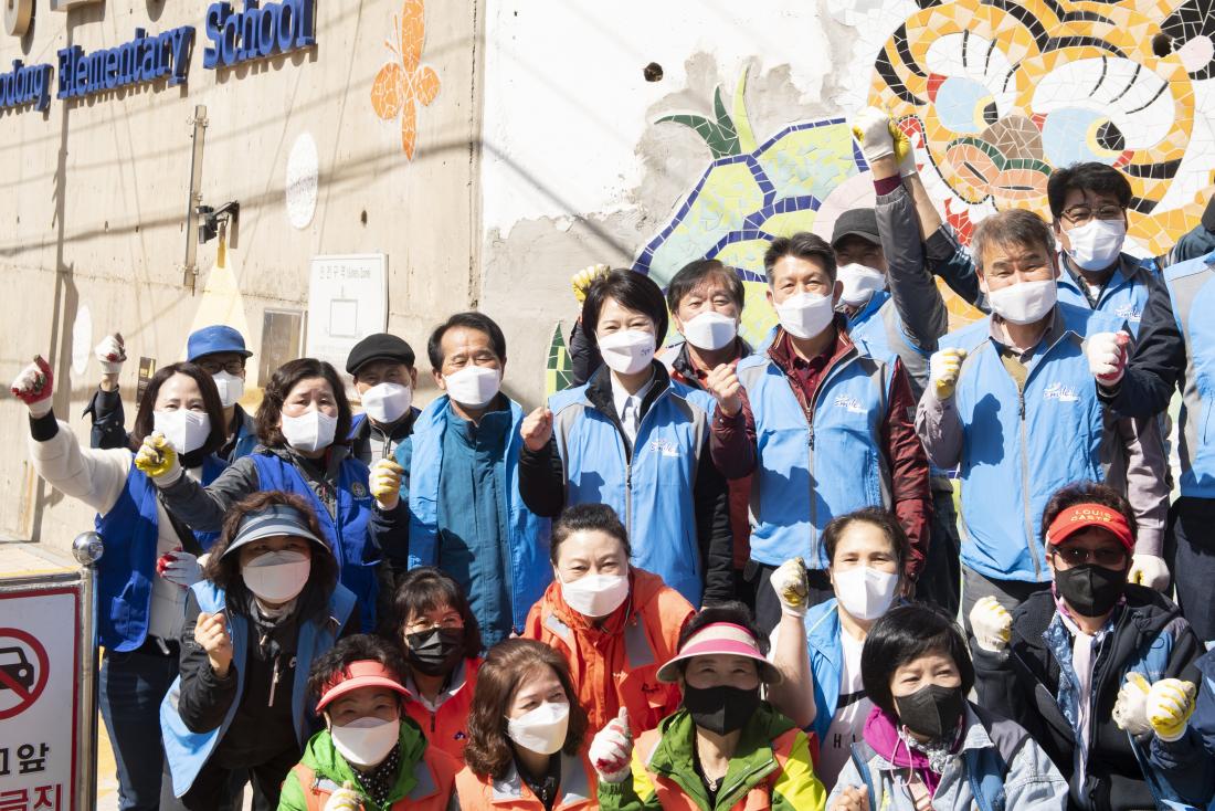 20220329_서동초등학교 타일벽화 작업_15.jpg