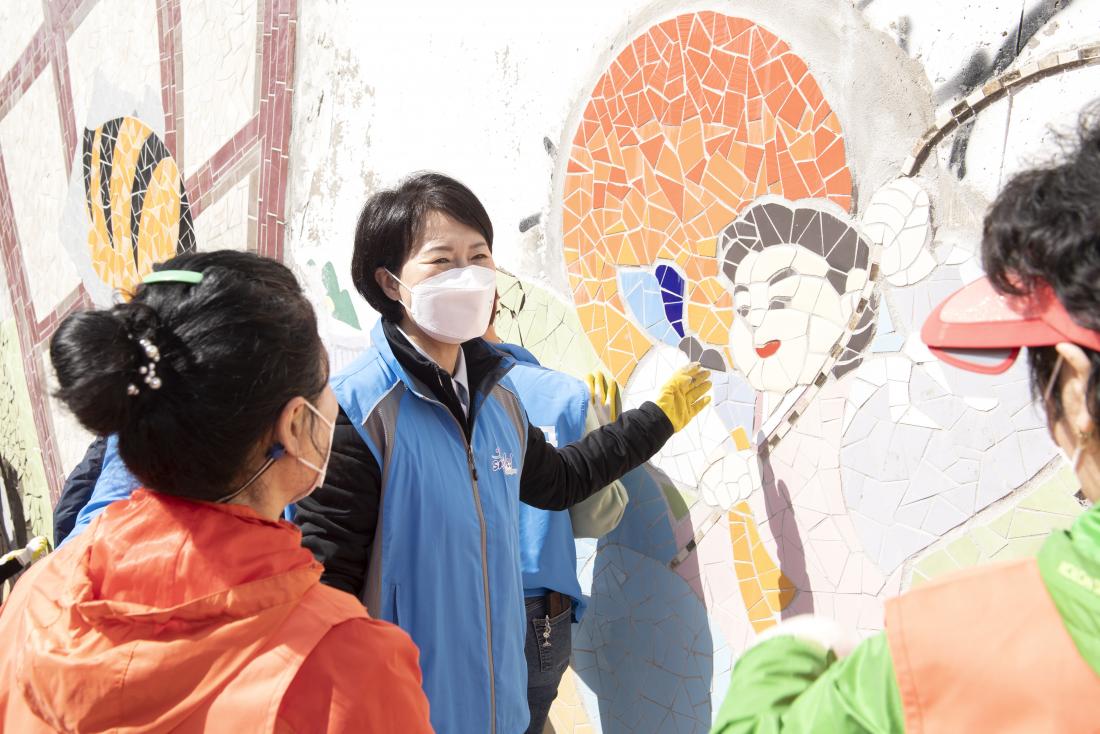 20220329_서동초등학교 타일벽화 작업_13.jpg