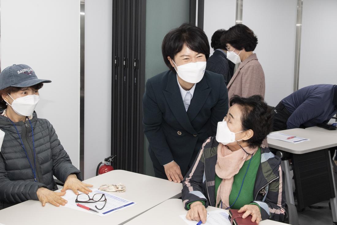 20220330_신중년더채움학교 2기 입학식_12.jpg
