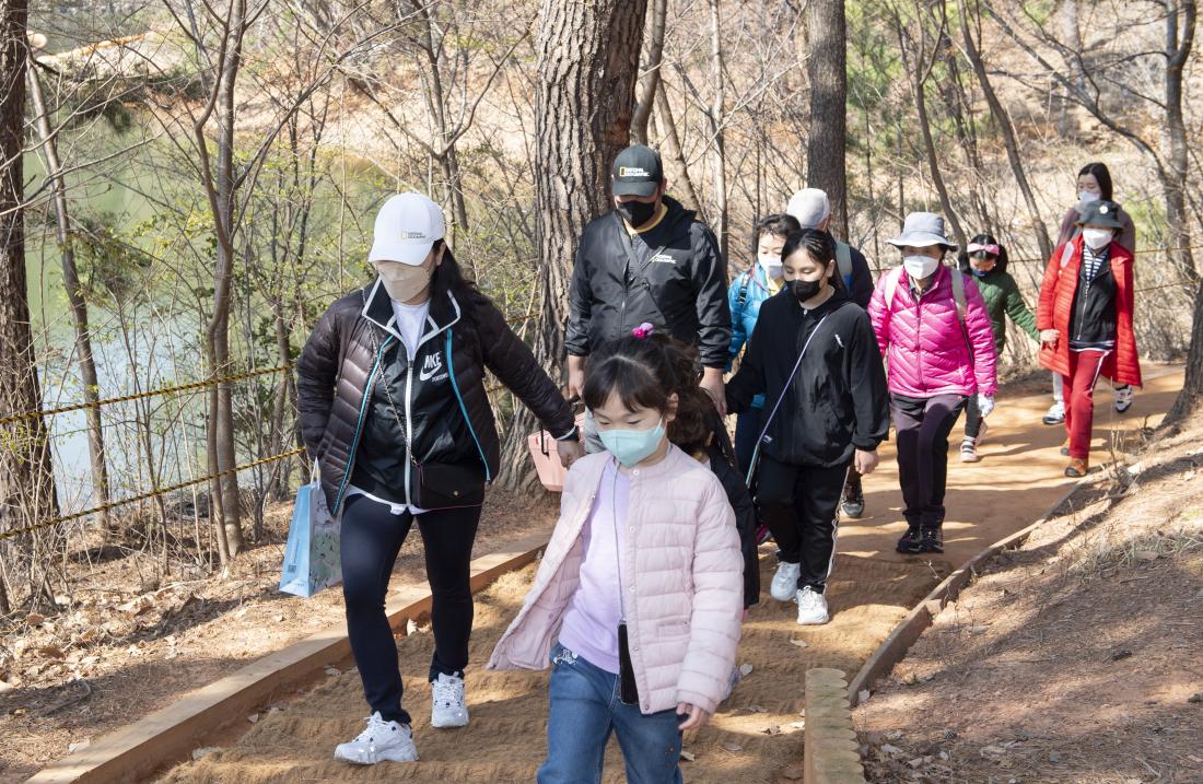 20220402_회동호 소풍여행 '숲과 몸'_13.jpg