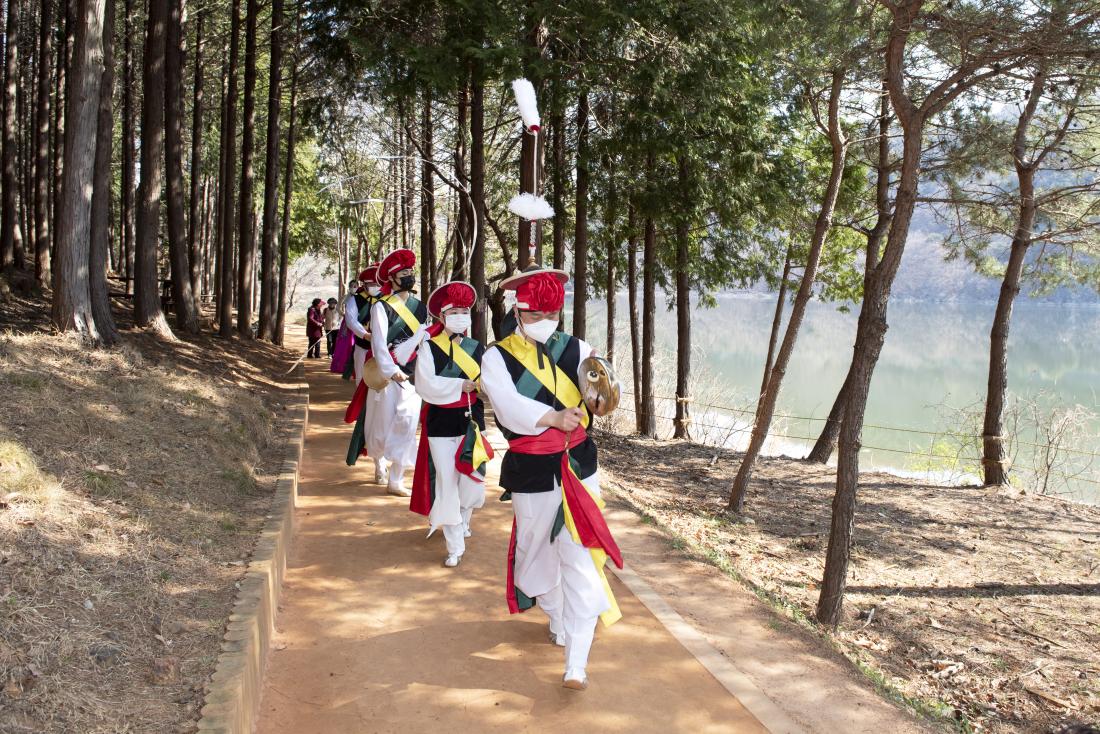 20220402_회동호 소풍여행 '숲과 몸'_24.jpg
