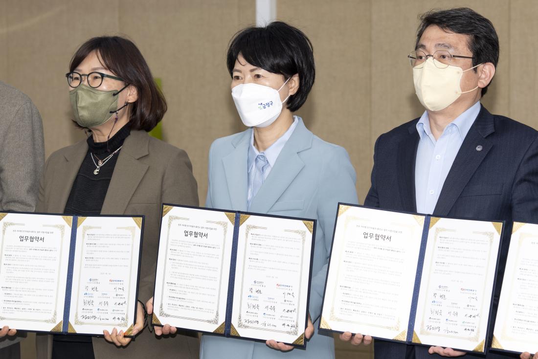 20220414_전주 거치형 전기차 충전소 설치 시범사업 업무협약식_7.jpg