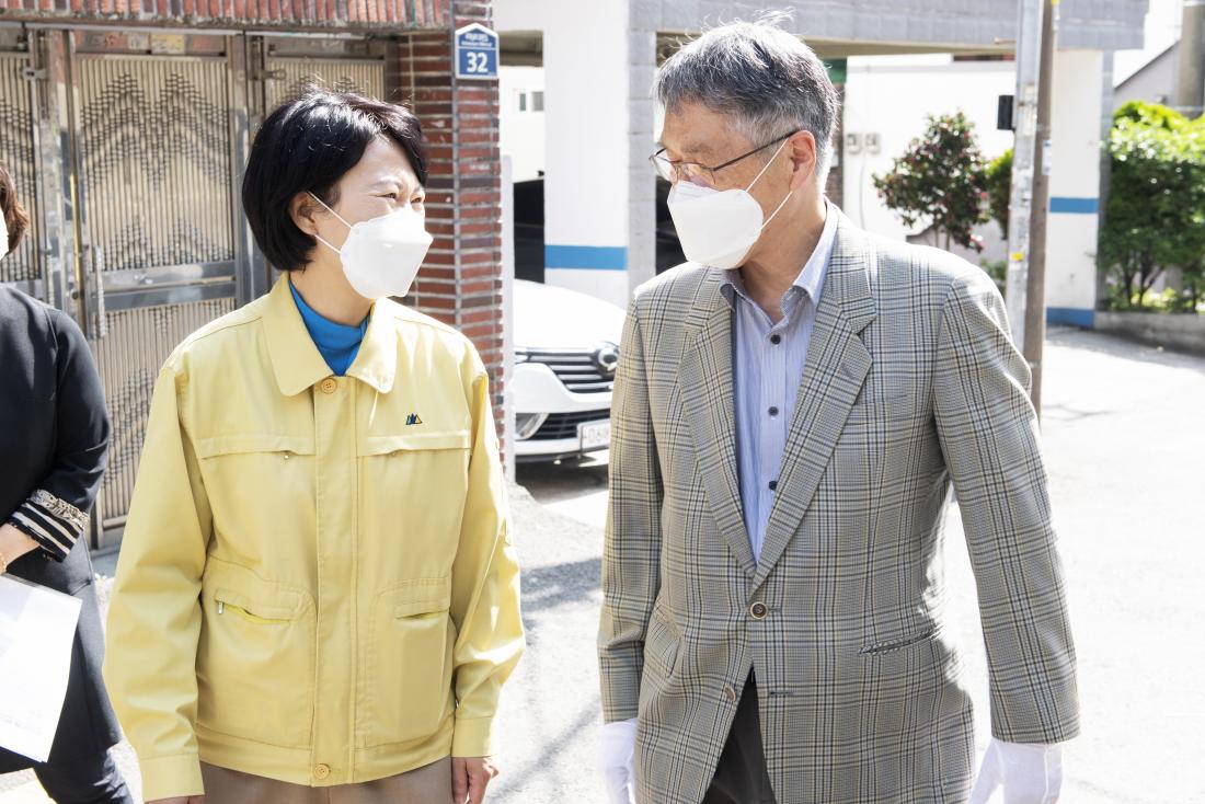 20220422_국가유공자 명패 달아드리기_2.jpg