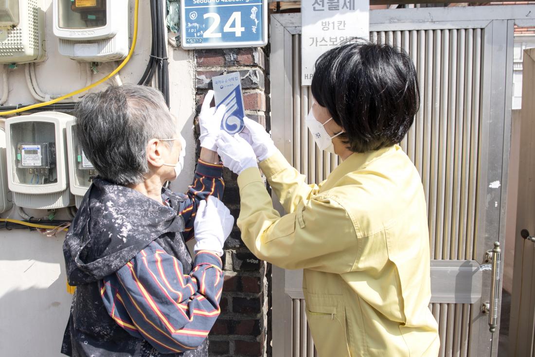 20220422_국가유공자 명패 달아드리기_11.jpg