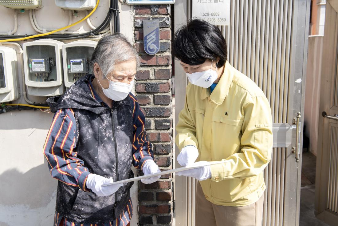 20220422_국가유공자 명패 달아드리기_13.jpg