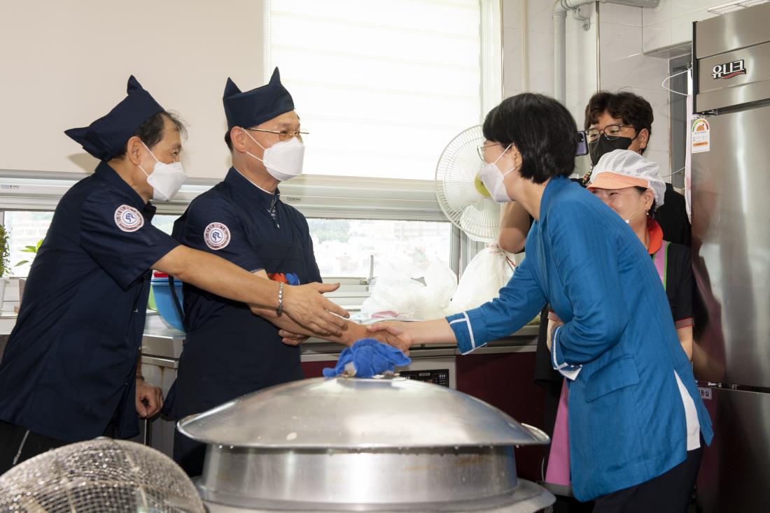 20220621_금정구 중식봉사협회, 이웃사랑무료 급식 나눔_4.jpg