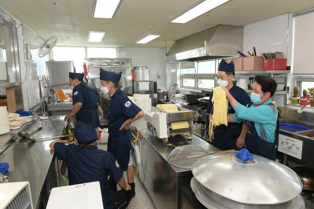 20220621_금정구 중식봉사협회, 이웃사랑무료 급식 나눔_9.JPG