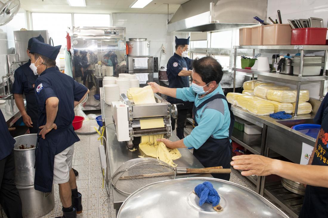 20220621_금정구 중식봉사협회, 이웃사랑무료 급식 나눔_6.jpg