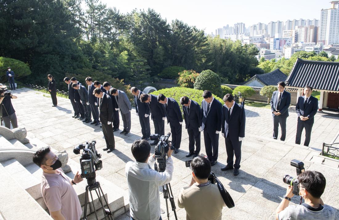 20220701_민선8기 김재윤 금정구청장 충렬사 참배_11.jpg