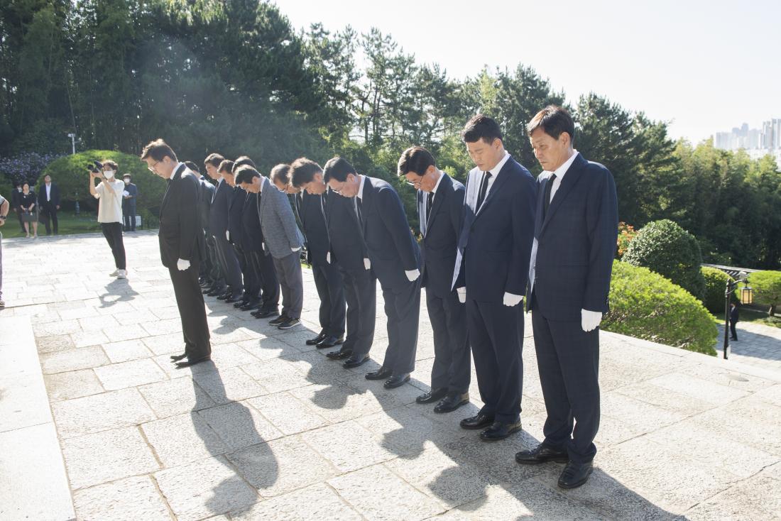 20220701_민선8기 김재윤 금정구청장 충렬사 참배_12.jpg