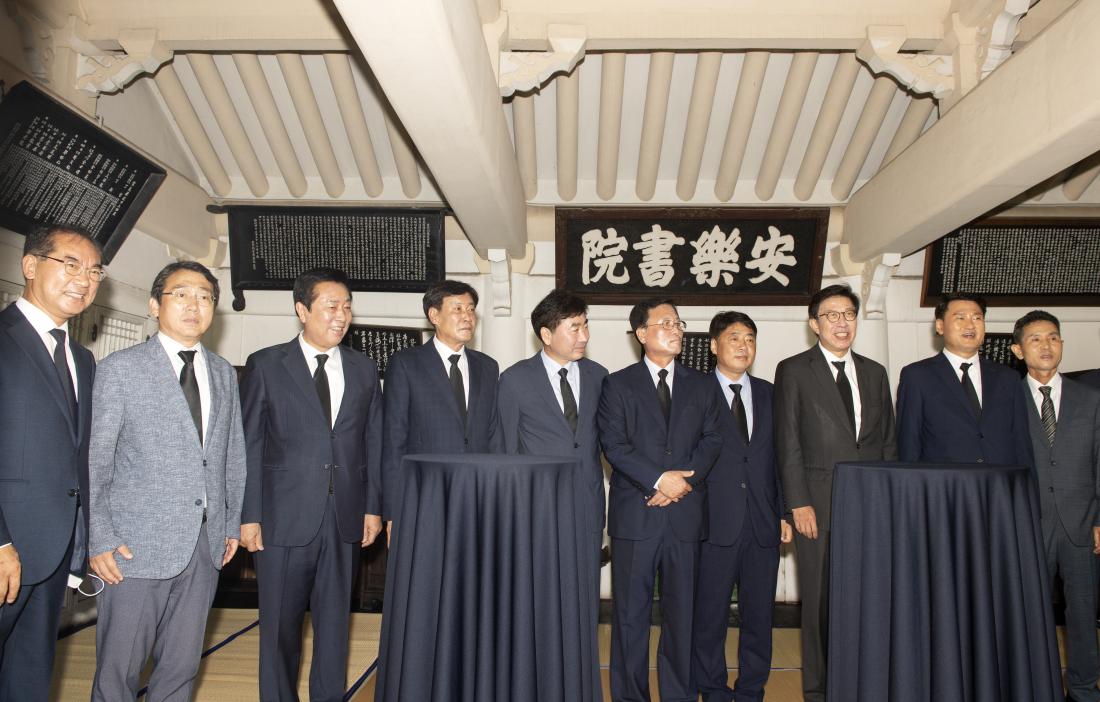 20220701_민선8기 김재윤 금정구청장 충렬사 참배_3.jpg