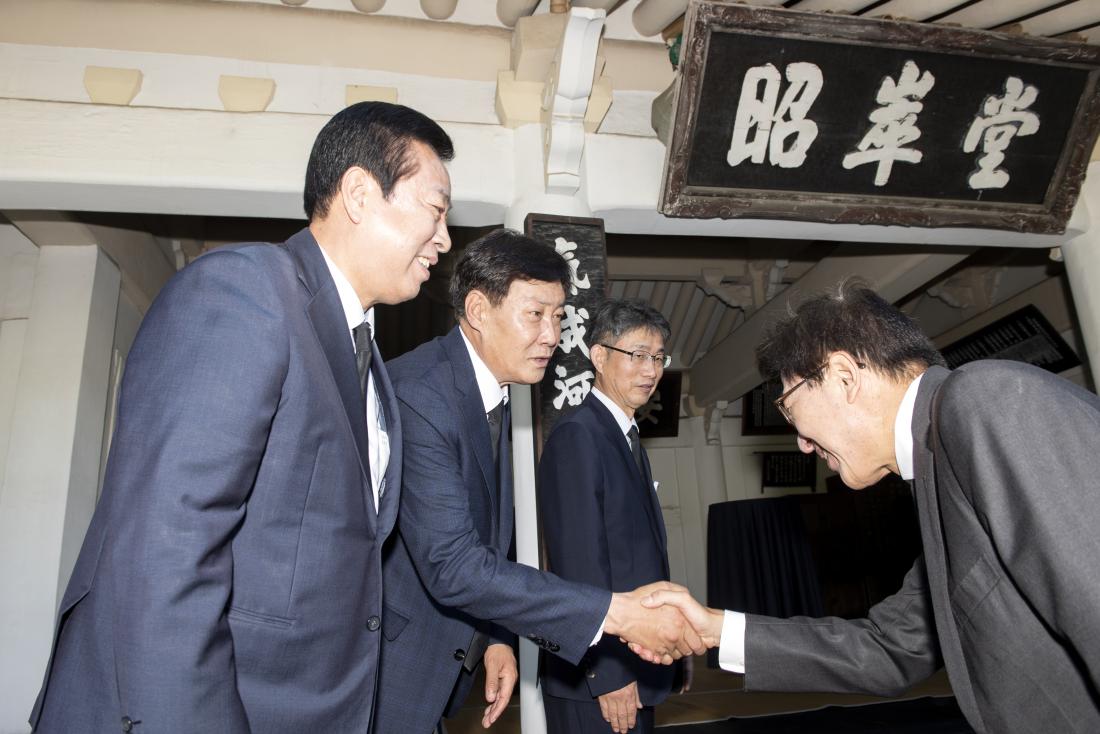 20220701_민선8기 김재윤 금정구청장 충렬사 참배_2.jpg