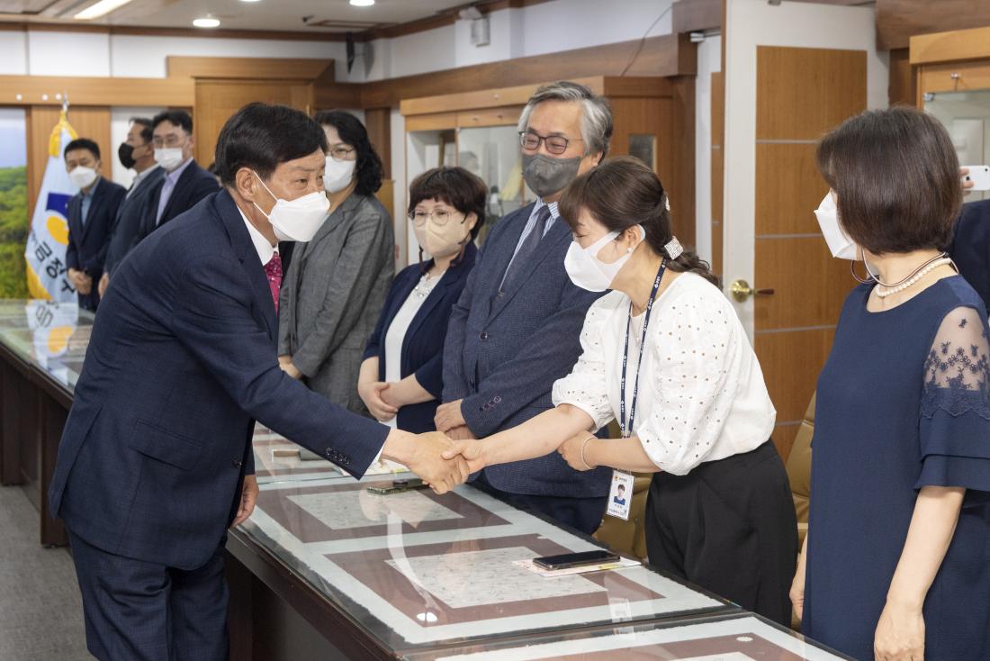 20220701_민선8기 김재윤 금정구청장 사무 인계인수서 서명_6.jpg